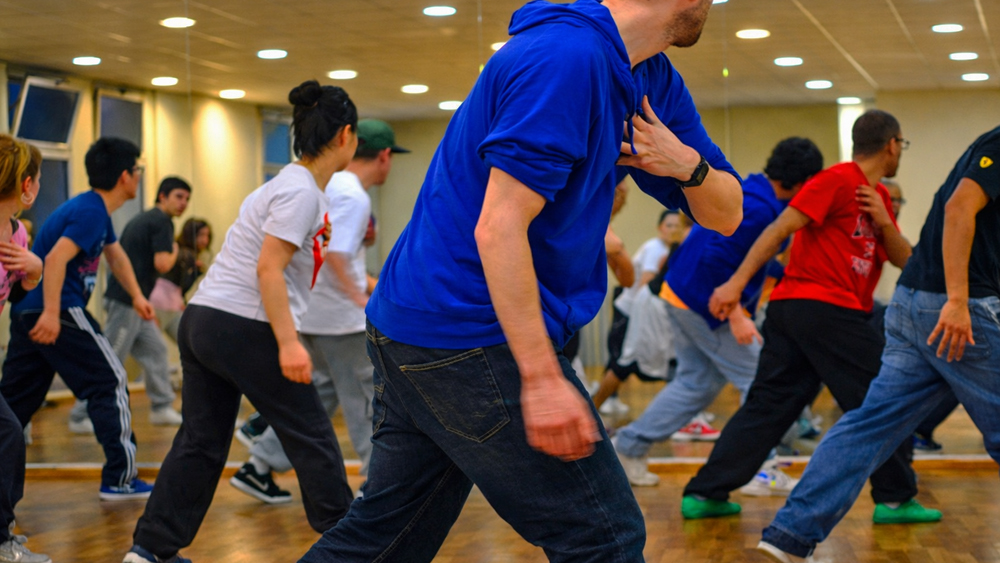 Break Dance Crew - Cours de Danse Hip Hop - Blancs manteaux